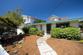 Cozy Cottage by the Sea Walk to Beaches Restaurants and so much more